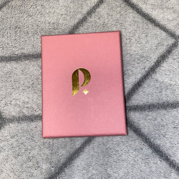 Pavoi Gold Hoop earrings - Picture 2 of 2